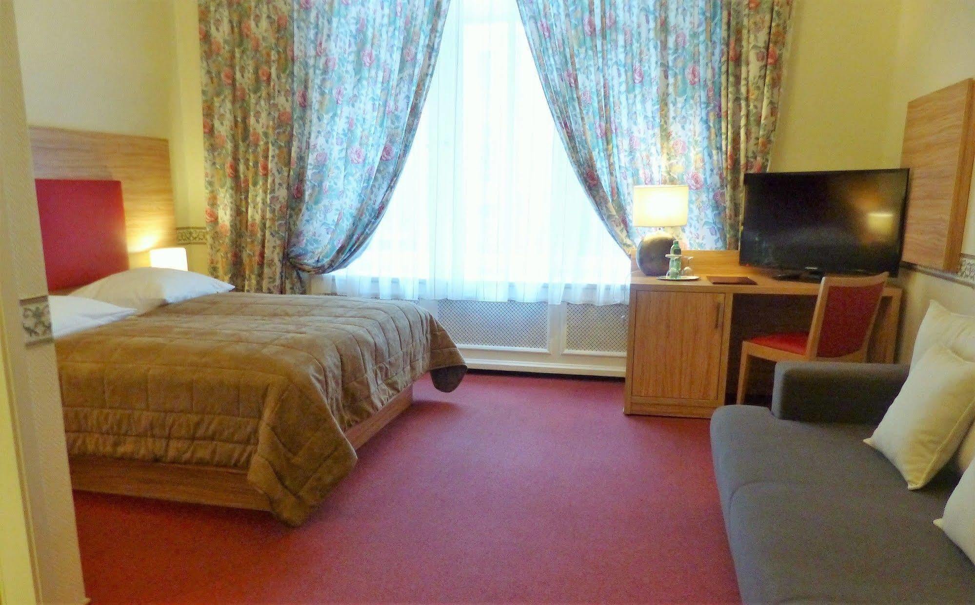 Hotel Pension Savoy Near Kurfuerstendamm Berlin Extérieur photo