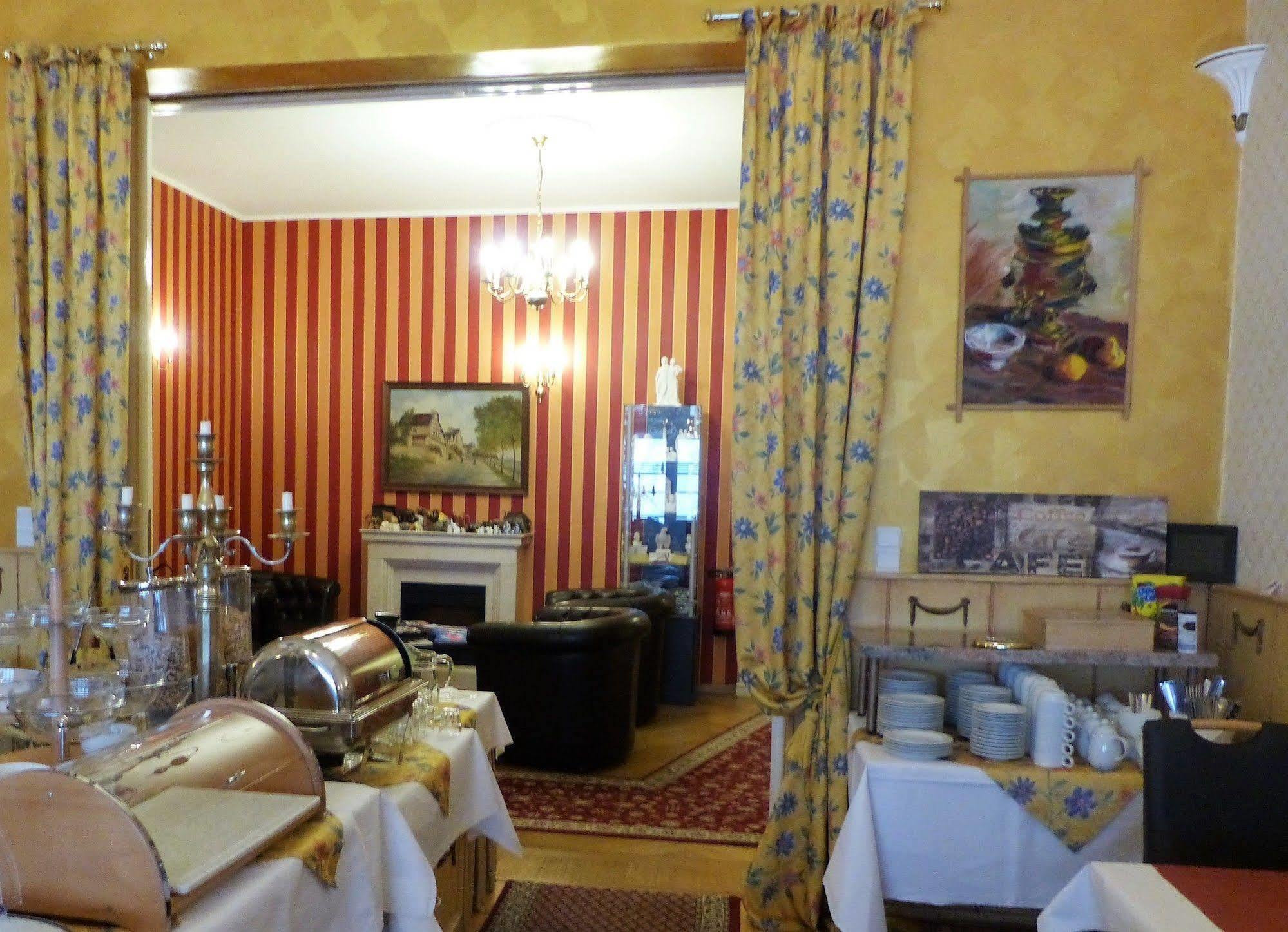 Hotel Pension Savoy Near Kurfuerstendamm Berlin Extérieur photo