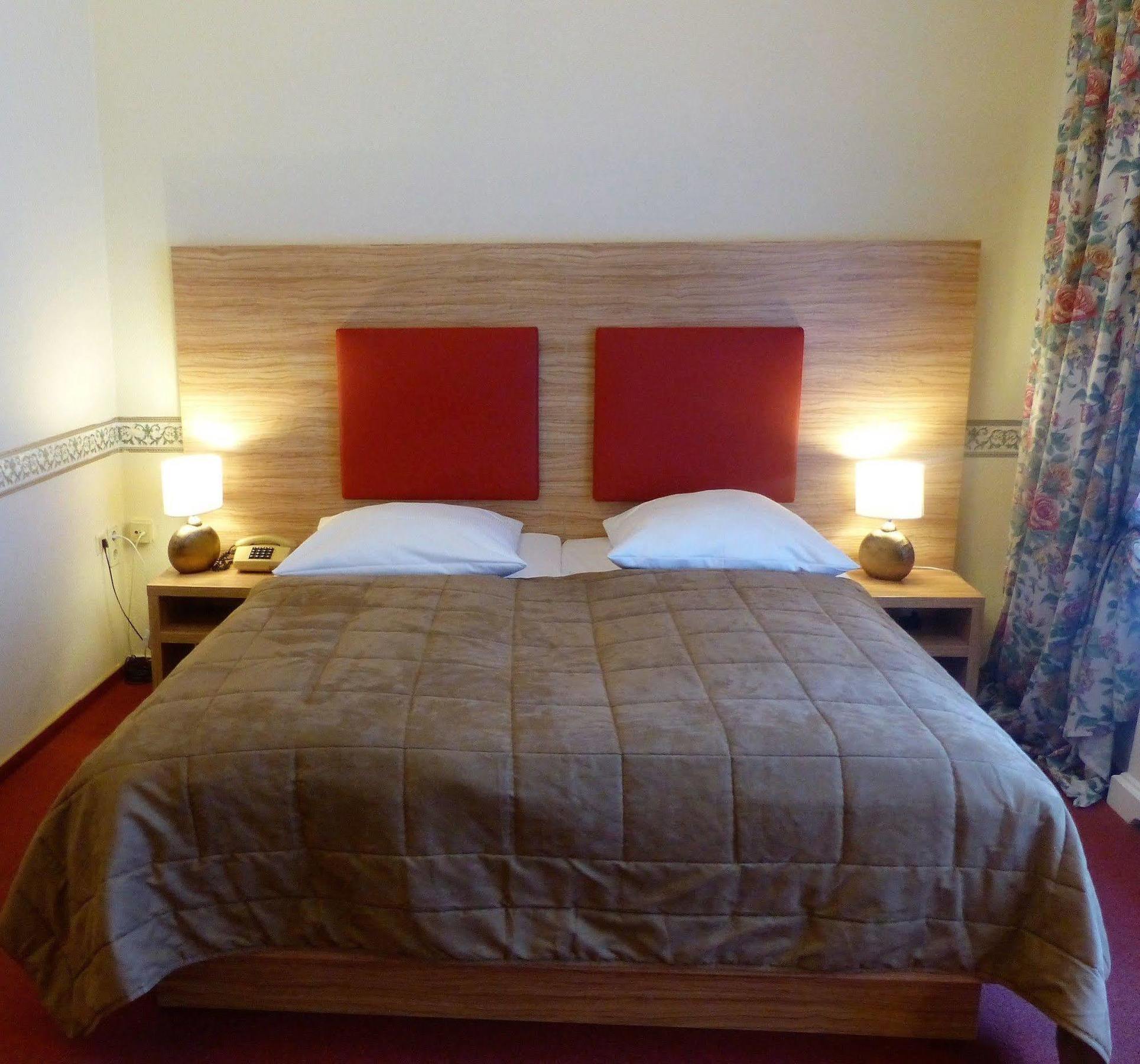 Hotel Pension Savoy Near Kurfuerstendamm Berlin Extérieur photo