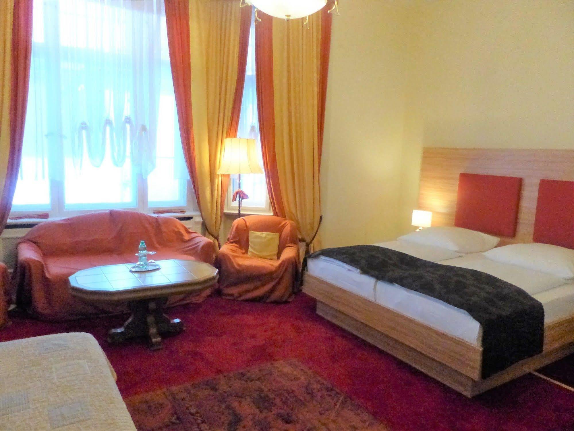 Hotel Pension Savoy Near Kurfuerstendamm Berlin Extérieur photo
