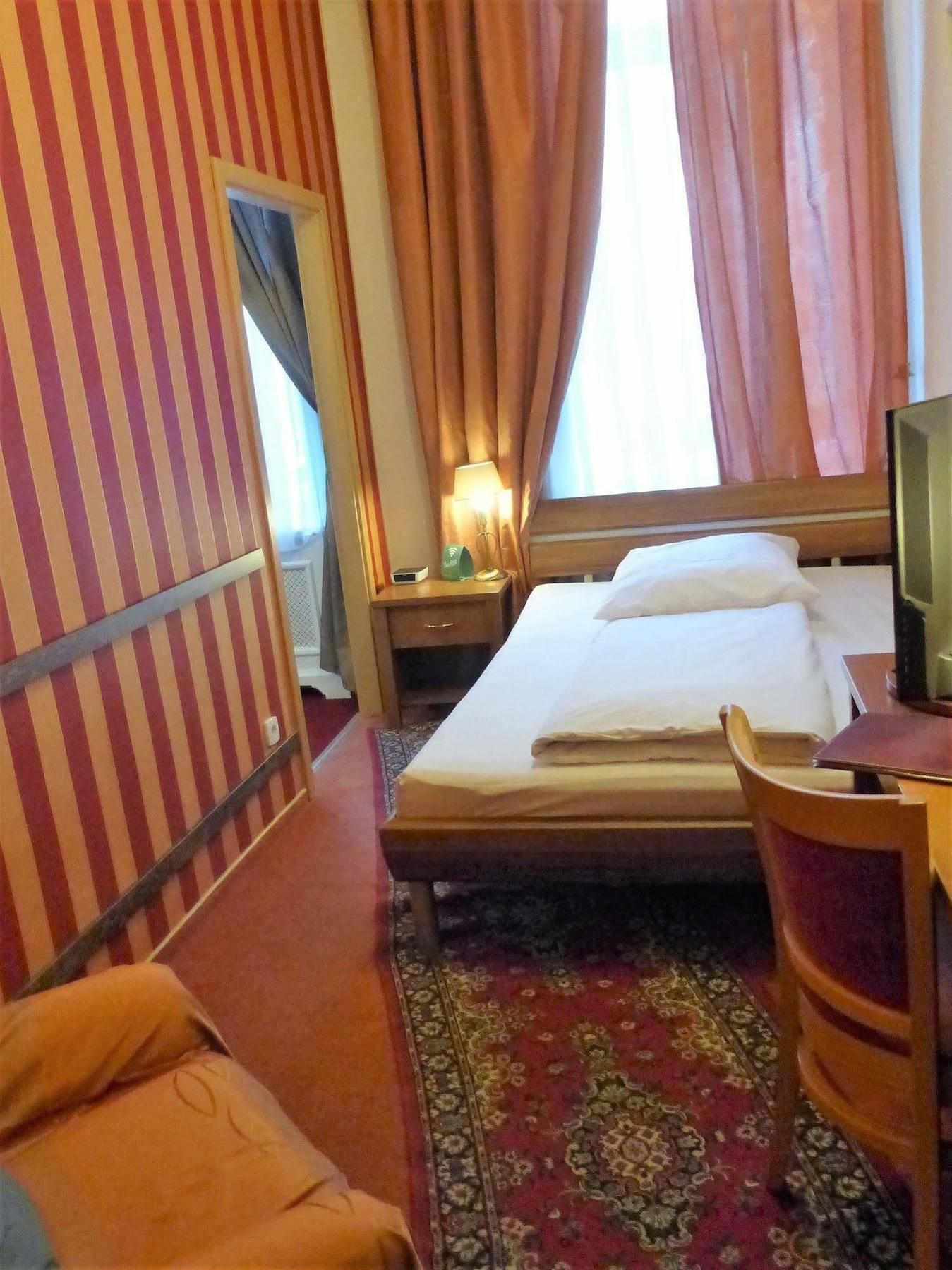 Hotel Pension Savoy Near Kurfuerstendamm Berlin Extérieur photo