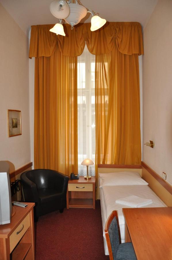 Hotel Pension Savoy Near Kurfuerstendamm Berlin Chambre photo